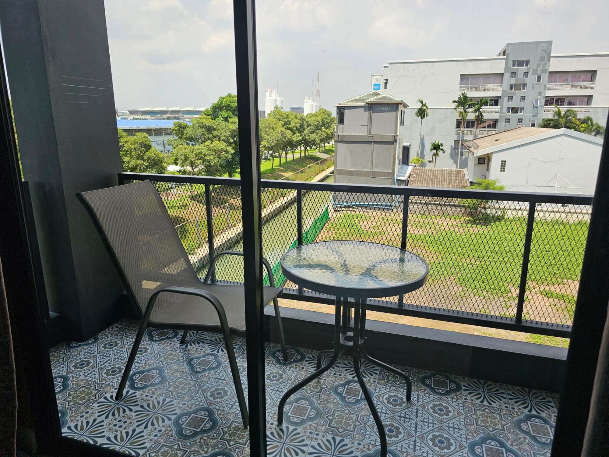 The Lantern Suites Ban Song Hong Exterior foto
